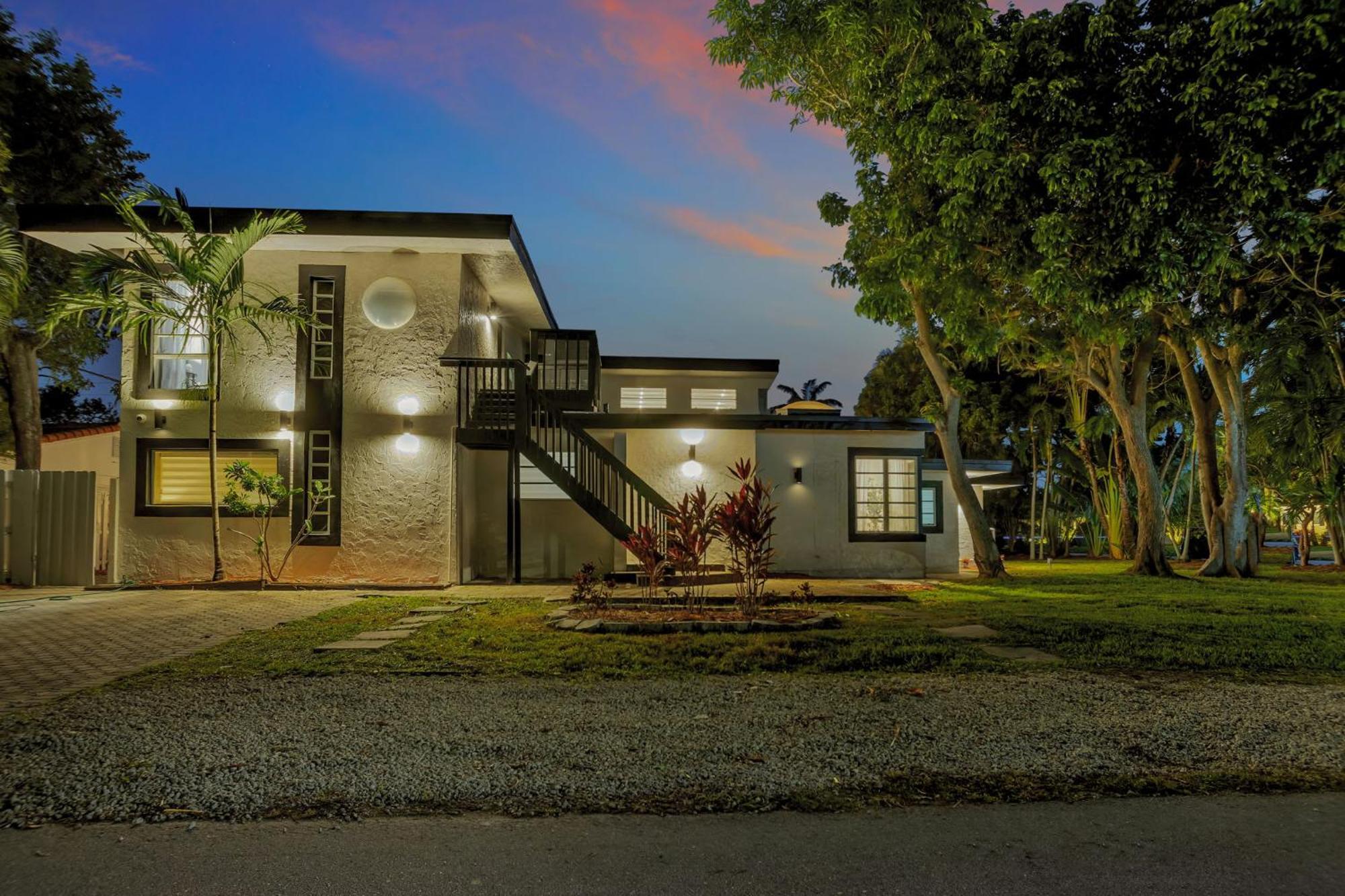 Stunning 2 Story Villa With Pool Fort Lauderdale Exterior photo