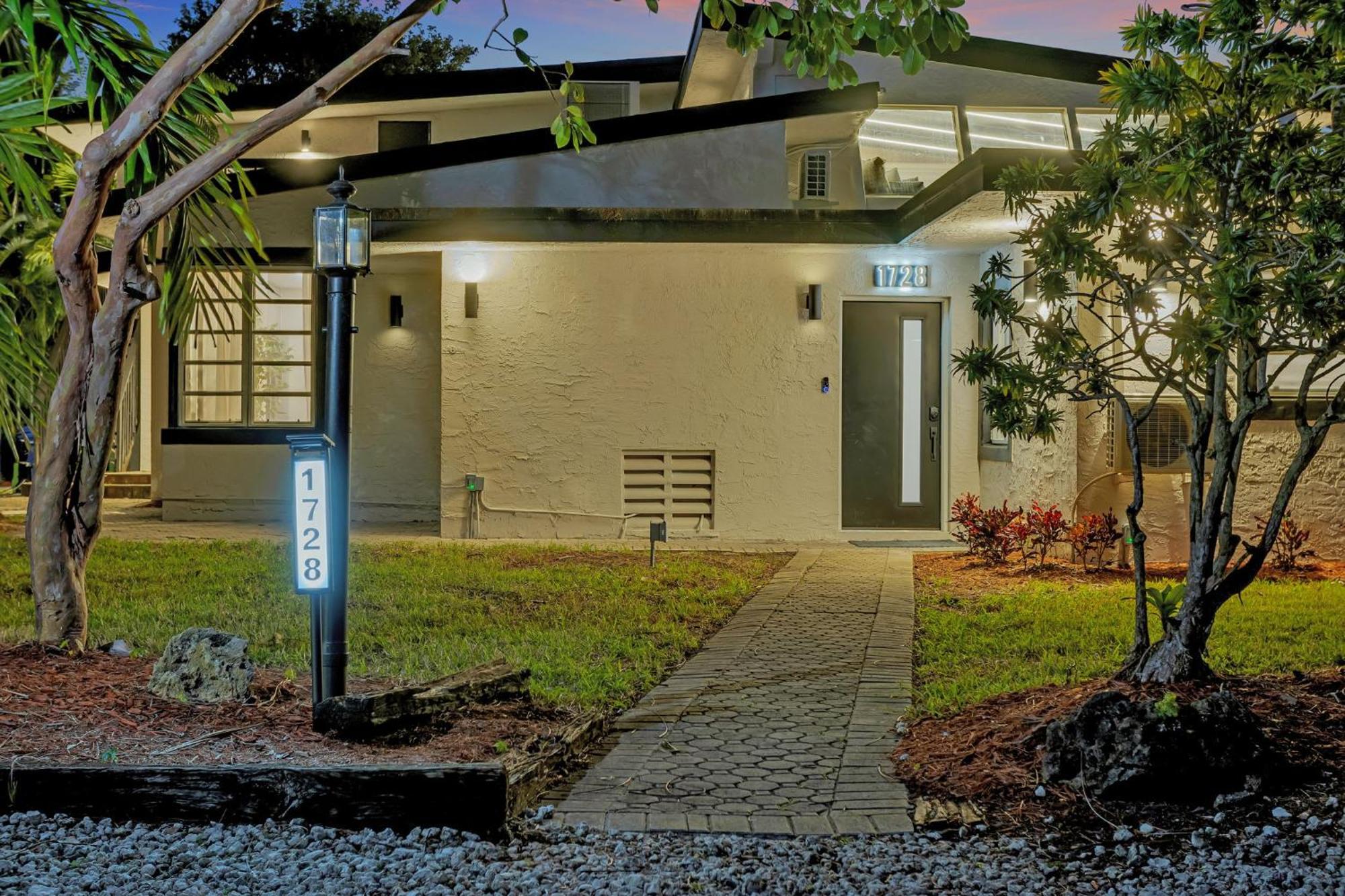 Stunning 2 Story Villa With Pool Fort Lauderdale Exterior photo